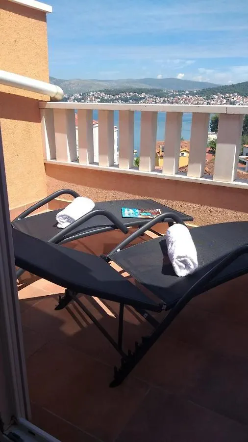 Penthouse Dea Bye The Sea Apartment Okrug Gornji